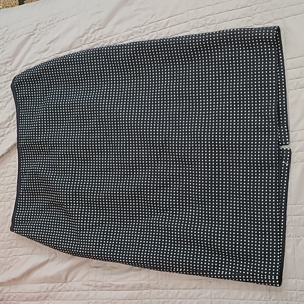 Ann Taylor black and white graphic check pencil skirt